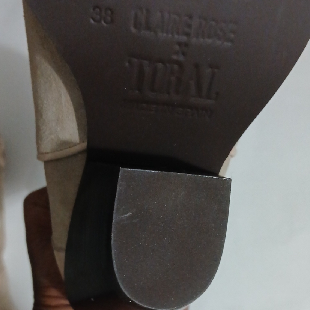 NEW Toral Tan and White Heeled Boots with Western Flair (NEW) Without Box. - Picture 4 of 7